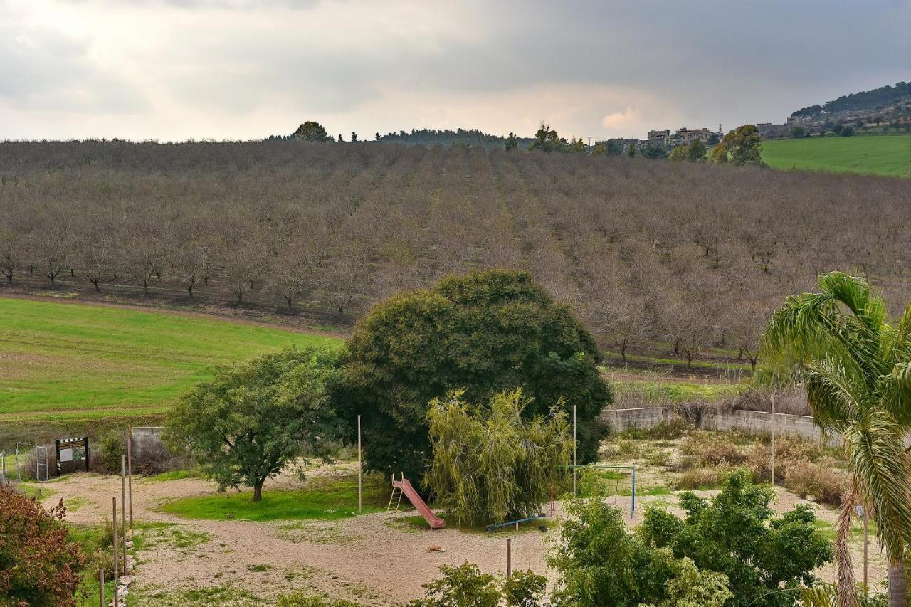 Pearl Of The Valley Hotel Kfar Tavor Exteriör bild