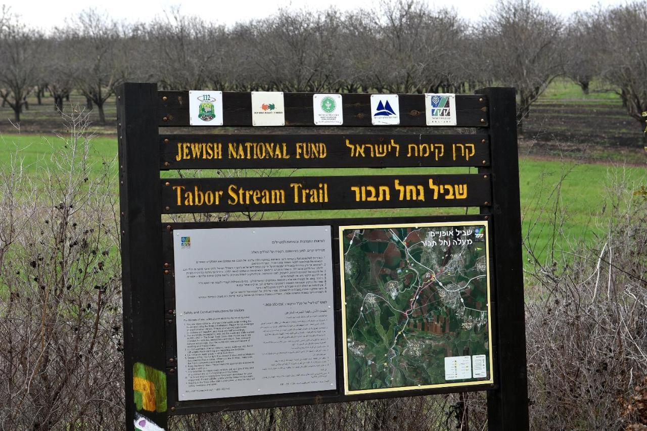 Pearl Of The Valley Hotel Kfar Tavor Exteriör bild