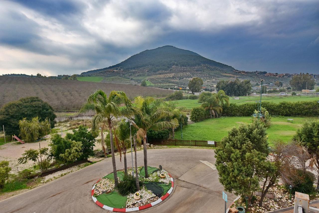 Pearl Of The Valley Hotel Kfar Tavor Exteriör bild