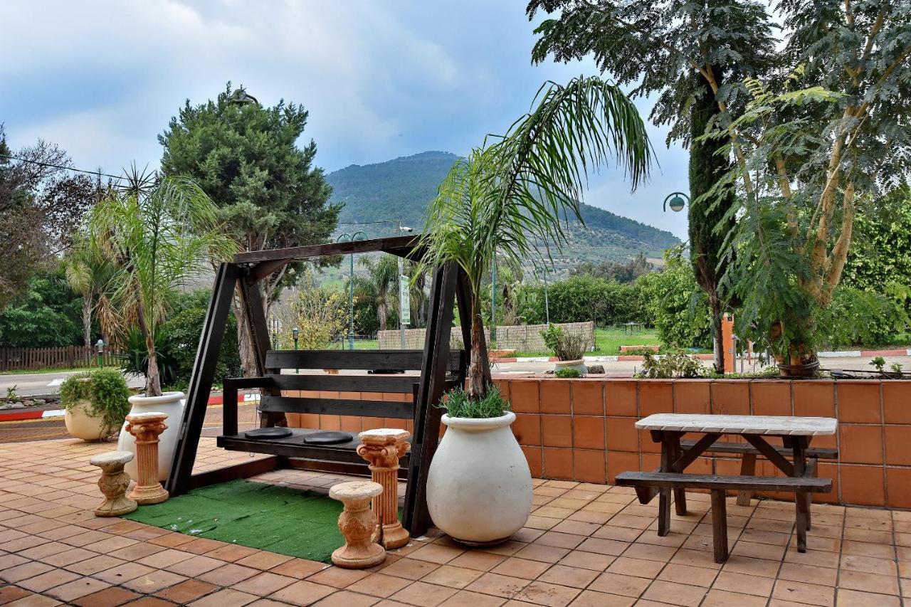 Pearl Of The Valley Hotel Kfar Tavor Exteriör bild
