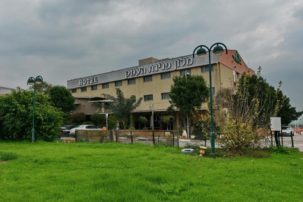 Pearl Of The Valley Hotel Kfar Tavor Exteriör bild
