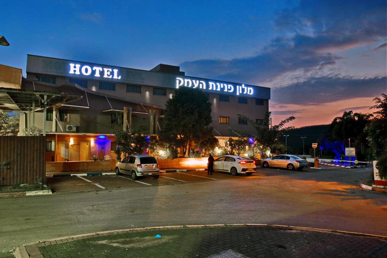 Pearl Of The Valley Hotel Kfar Tavor Exteriör bild