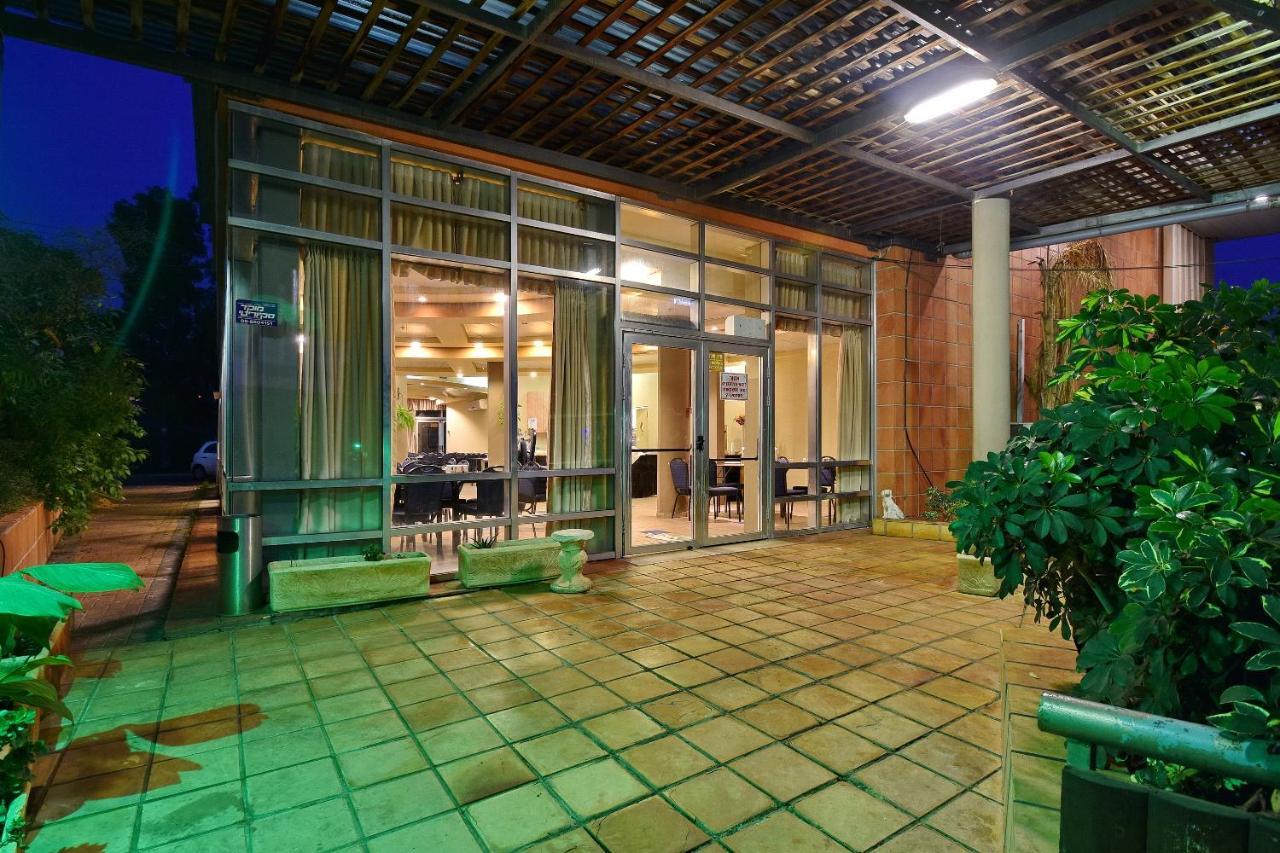Pearl Of The Valley Hotel Kfar Tavor Exteriör bild